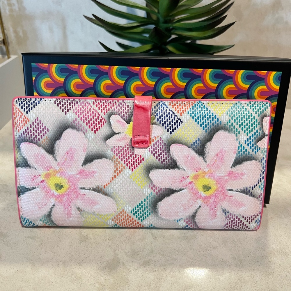 Kurt Geiger London Floral Wallet - Picture 3 of 5